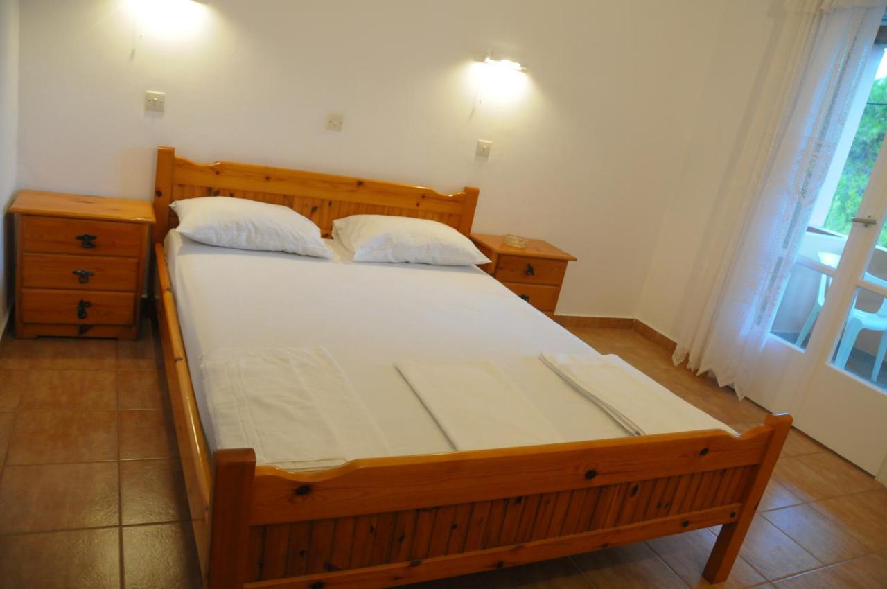 Chalikias Rooms Asprogerakata Exterior photo