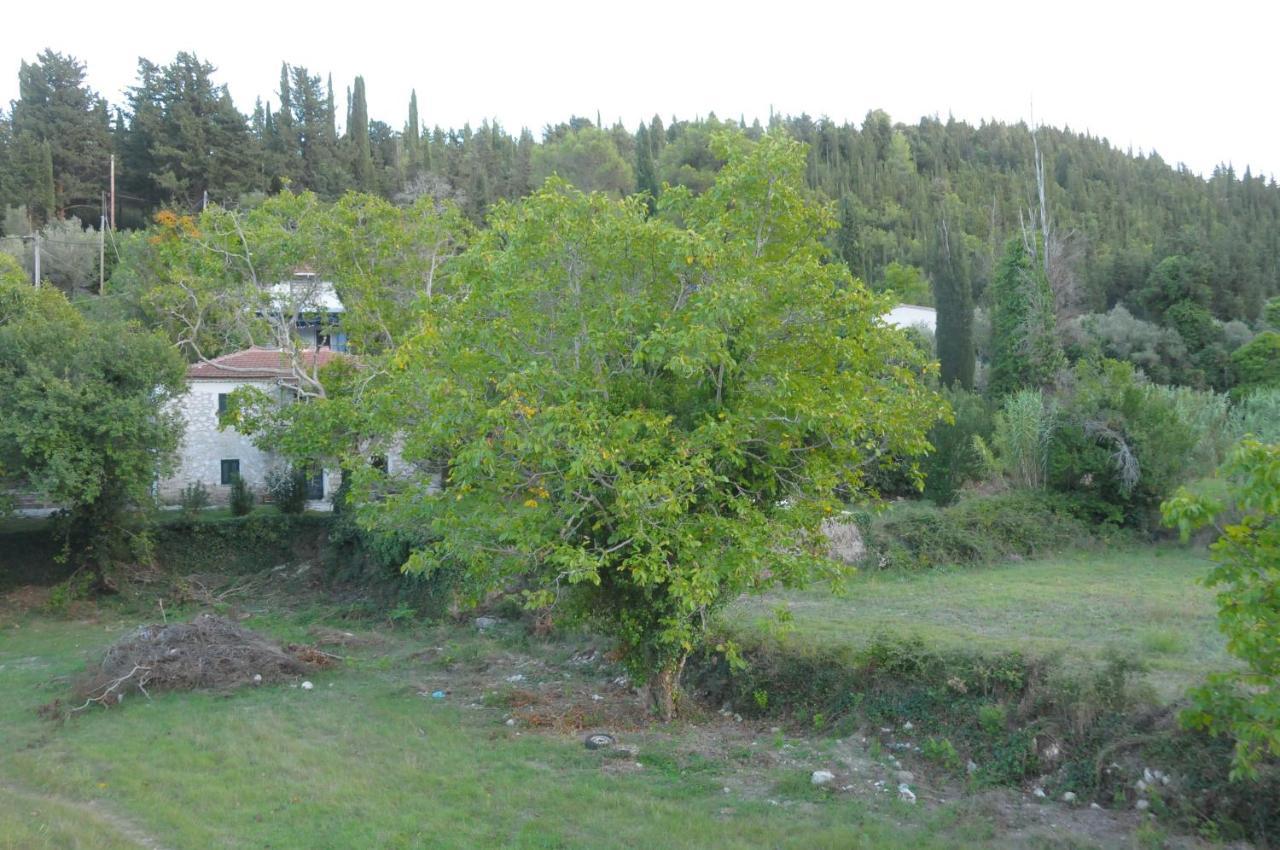Chalikias Rooms Asprogerakata Exterior photo