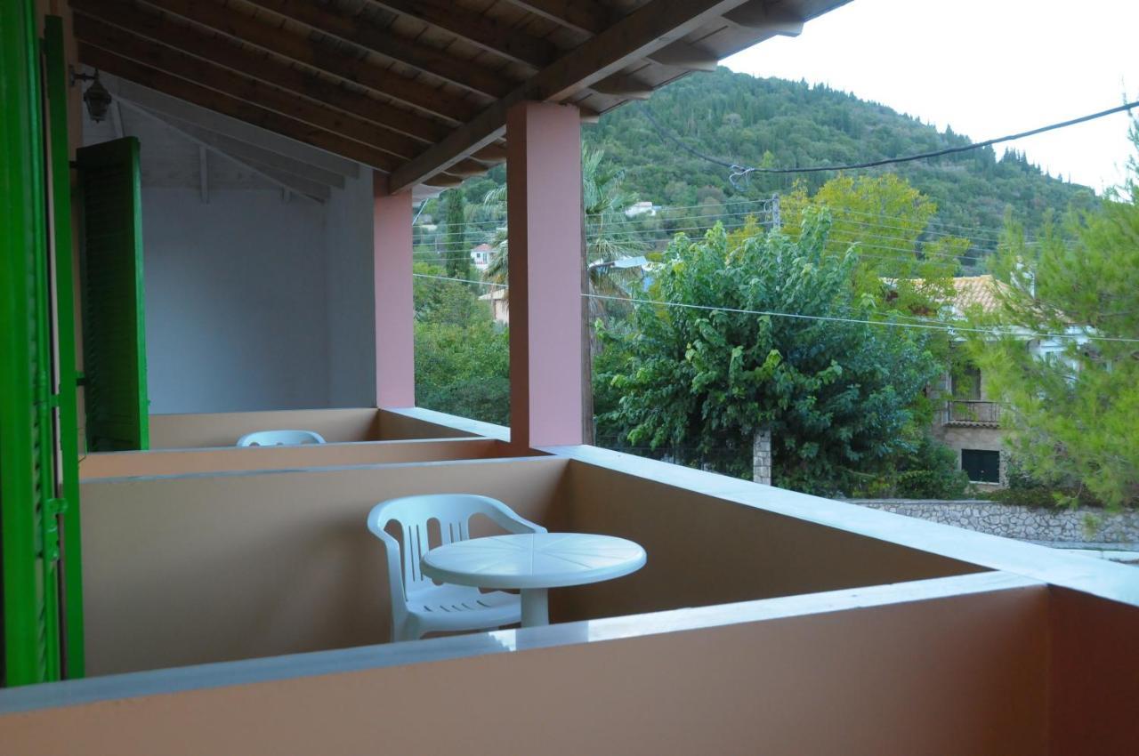 Chalikias Rooms Asprogerakata Exterior photo