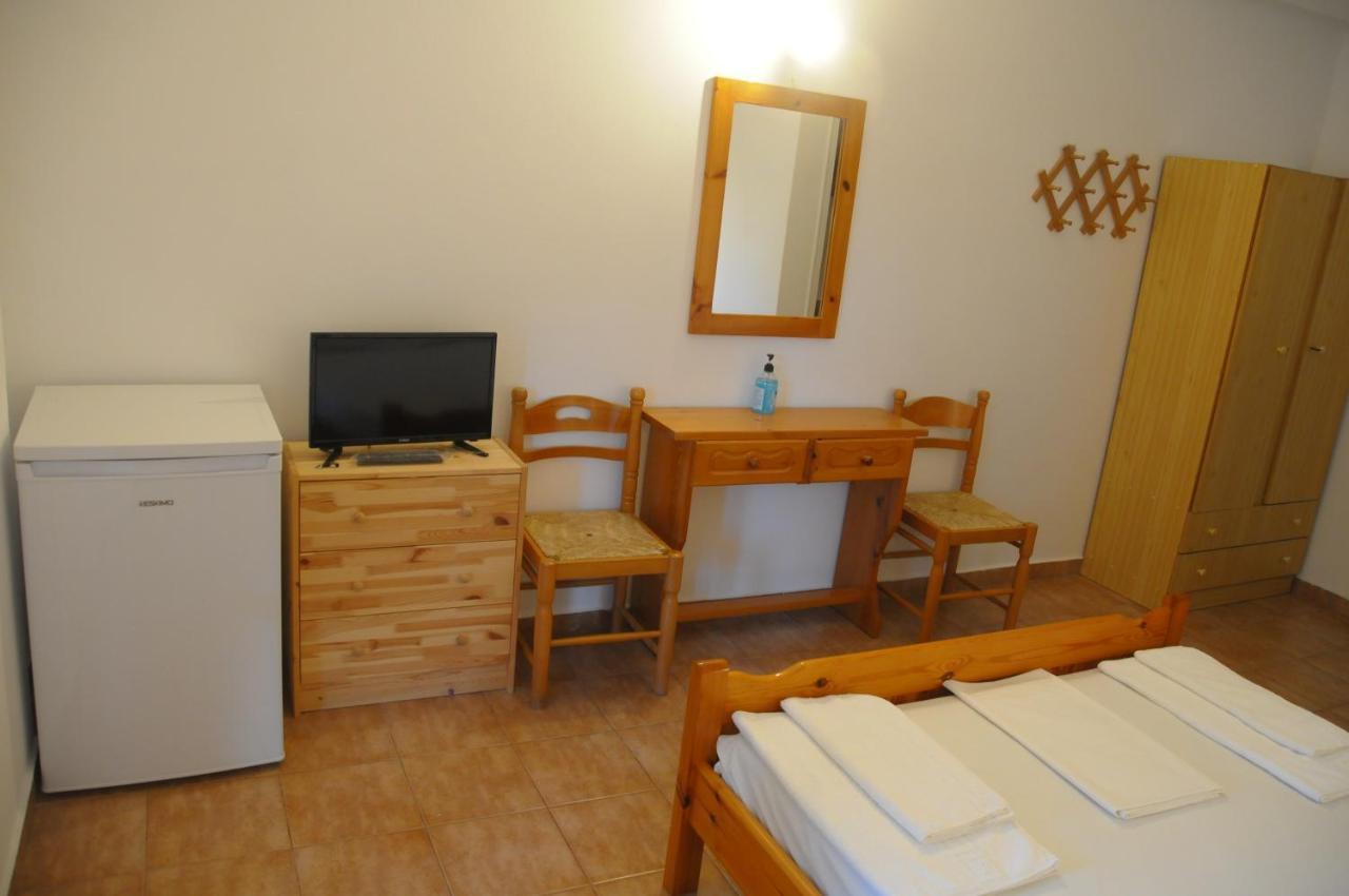 Chalikias Rooms Asprogerakata Exterior photo